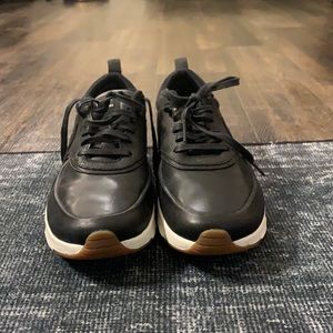 Black leather Nike Air Max Thea